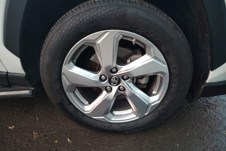 Used Toyota RAV4 2020 2.0L CVT Two-Wheel Drive Fashion Edition Right Front Wheel Hub