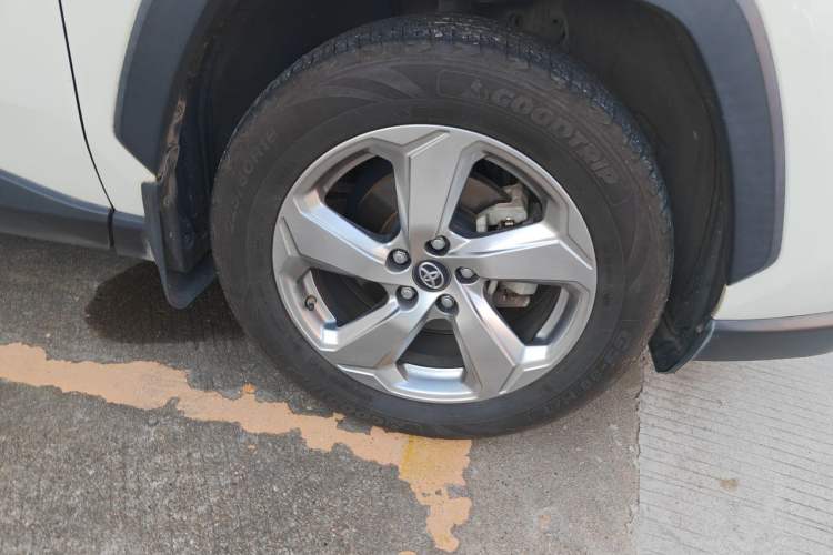 Used Toyota RAV4 2020 2.0L CVT Two-Wheel Drive Fashion Edition Right Front Wheel Hub