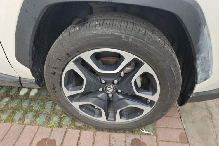 Used Toyota RAV4 2020 2.0L CVT Two-Wheel Drive Prestige Edition Right Front Wheel Hub