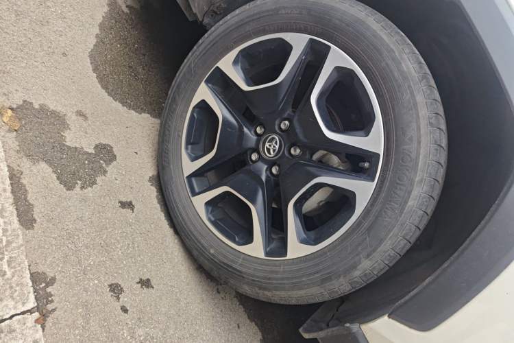 Used Toyota RAV4 2020 2.0L CVT Four-Wheel Drive Prestige Edition Right Front Wheel Hub