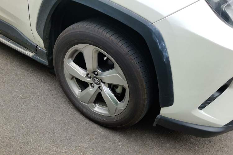 Used Toyota RAV4 2020 Dual-Engine 2.5L E-CVT Two-Wheel Drive Elite Edition Right Front Wheel Hub