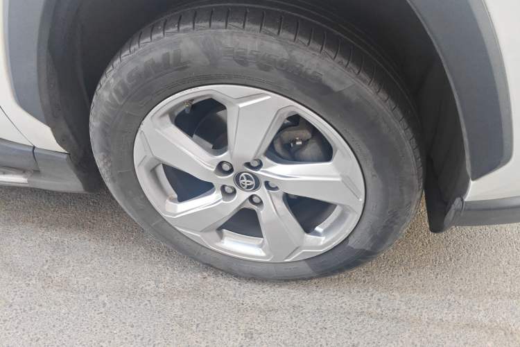 Used Toyota RAV4 2020 2.0L CVT 4x4 Trend Edition Right Front Wheel Hub