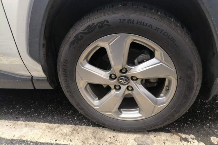 Used Toyota RAV4 2020 2.0L CVT 4x4 Trend Edition Right Front Wheel Hub