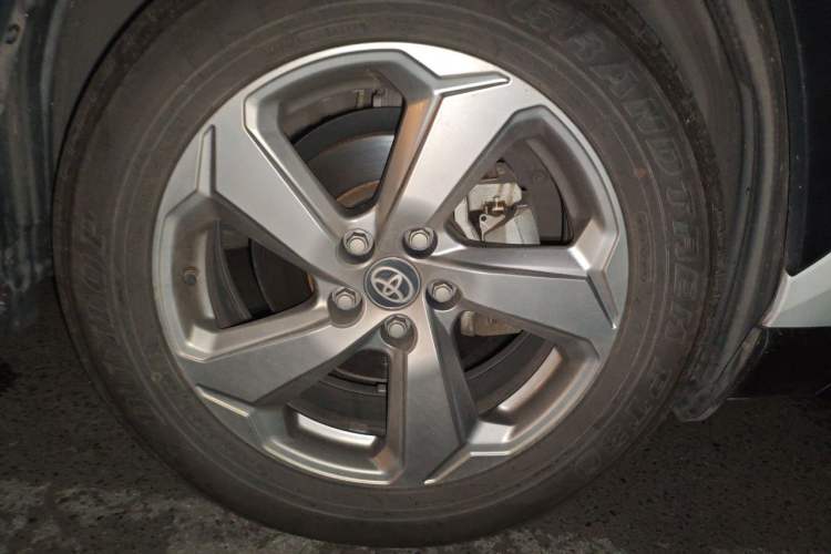 Used Toyota RAV4 2020 2.0L CVT 4x4 Trend Edition Right Front Wheel Hub