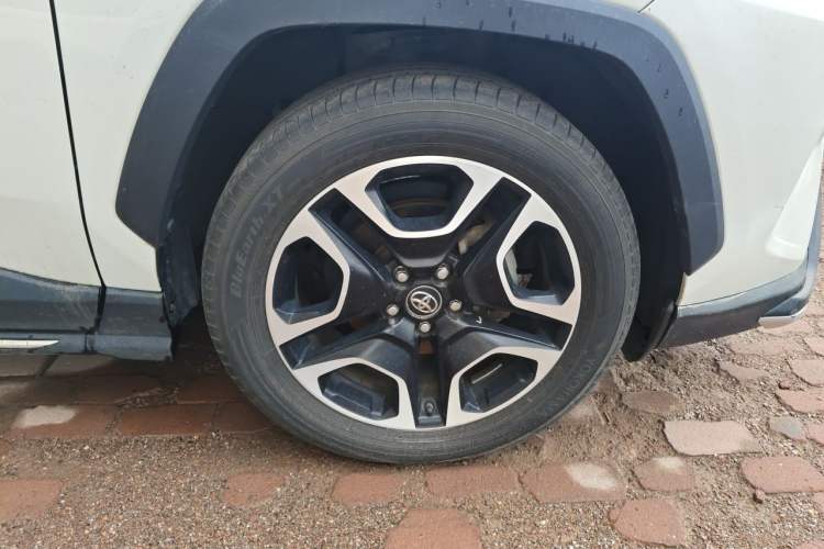 Used Toyota RAV4 2020 2.0L CVT Two-Wheel Drive Prestige Edition Right Front Wheel Hub