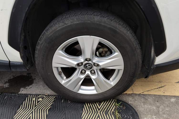 Used Toyota RAV4 2020 2.0L CVT Two-Wheel Drive Urban Edition Right Front Wheel Hub