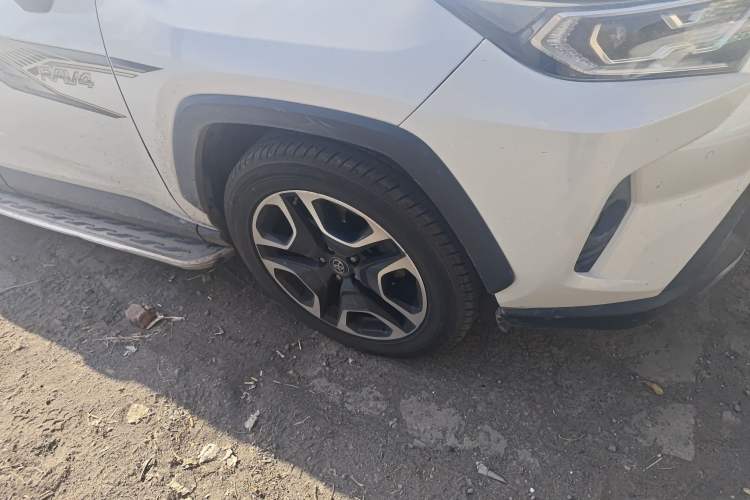 Used Toyota RAV4 2020 2.0L CVT Two-Wheel Drive Prestige Edition Right Front Wheel Hub