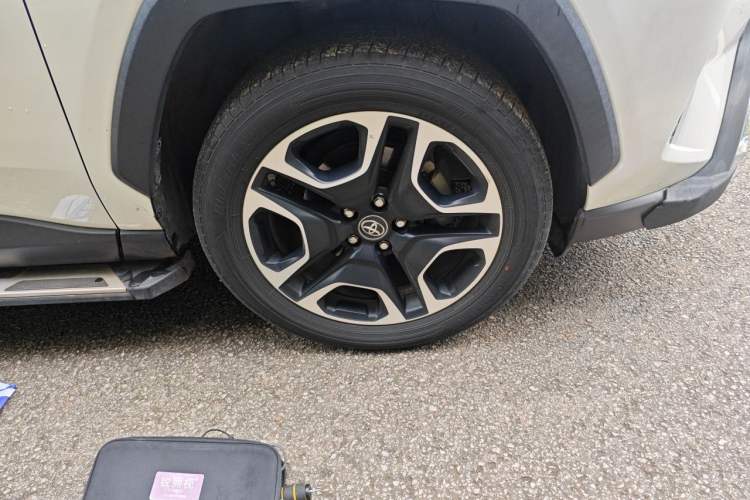 Used Toyota RAV4 2020 2.0L CVT Two-Wheel Drive Prestige Edition Right Front Wheel Hub
