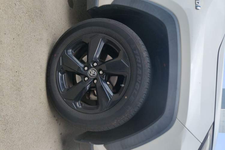 Used Toyota RAV4 2020 Dual-Engine 2.5L E-CVT 4x4 Elite PLUS Edition Right Front Wheel Hub