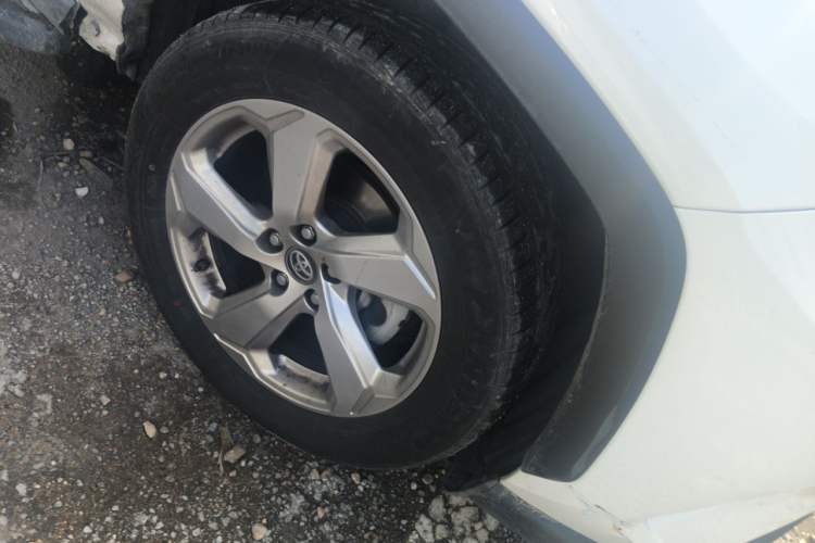 Used Toyota RAV4 2020 2.0L CVT 4x4 Trend Edition Right Front Wheel Hub
