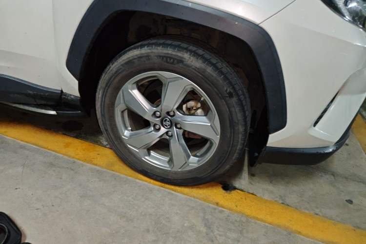 Used Toyota RAV4 2020 2.0L CVT Two-Wheel Drive Fashion Edition Right Front Wheel Hub