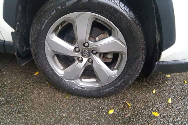 Used Toyota RAV4 2020 2.0L CVT Two-Wheel Drive Fashion Edition Right Front Wheel Hub