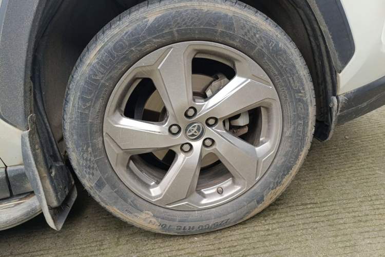 Used Toyota RAV4 2020 2.0L CVT 4x4 Trend Edition Right Front Wheel Hub