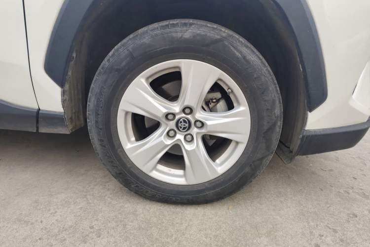 Used Toyota RAV4 2020 2.0L CVT Two-Wheel Drive Urban Edition Right Front Wheel Hub