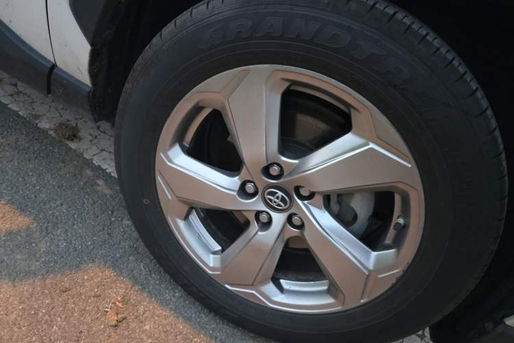 Used Toyota RAV4 2020 2.0L CVT Two-Wheel Drive Fashion Edition Right Front Wheel Hub