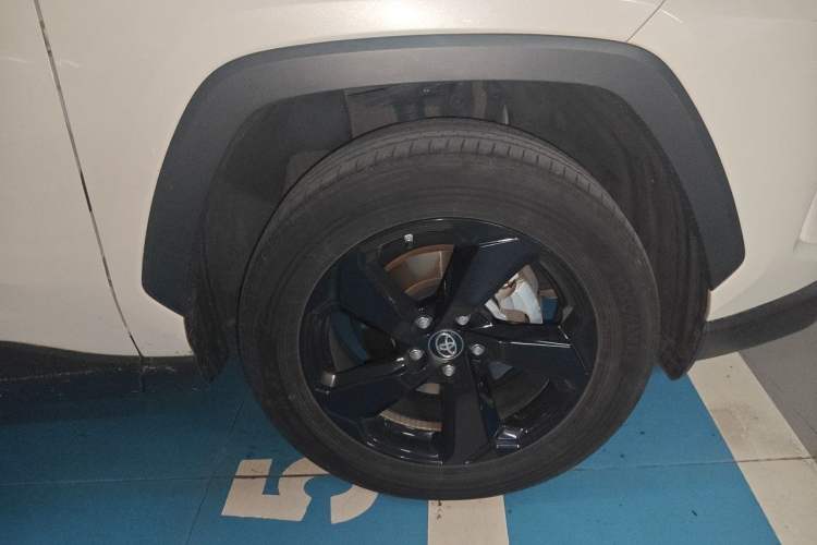 Used Toyota RAV4 2020 Dual-Motor 2.5L E-CVT Four-Wheel Drive Flagship Edition Right Front Wheel Hub
