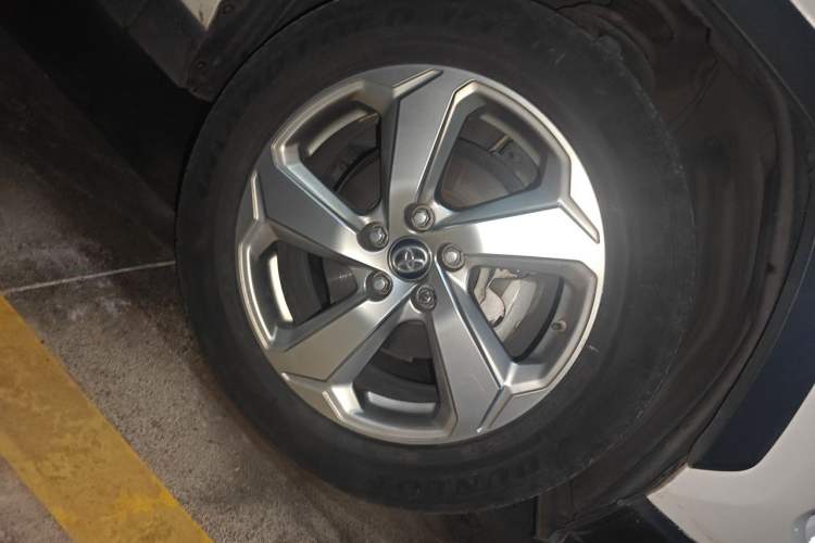 Used Toyota RAV4 2020 2.0L CVT Two-Wheel Drive Fashion Edition Right Front Wheel Hub