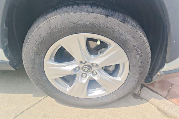 Used Toyota RAV4 2020 2.0L CVT Two-Wheel Drive Urban Edition Right Front Wheel Hub