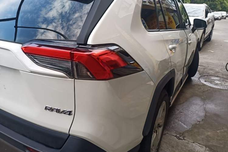 Used Toyota RAV4 2020 2.0L CVT Two-Wheel Drive Fashion Edition Right Rear Taillight