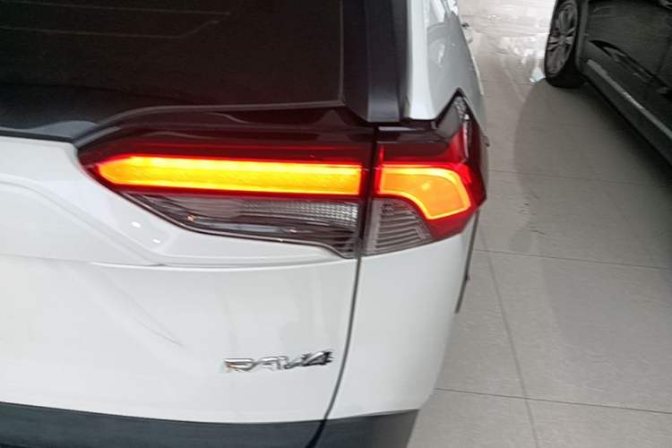 Used Toyota RAV4 2020 2.0L CVT Two-Wheel Drive Fashion PLUS Edition Right Rear Taillight