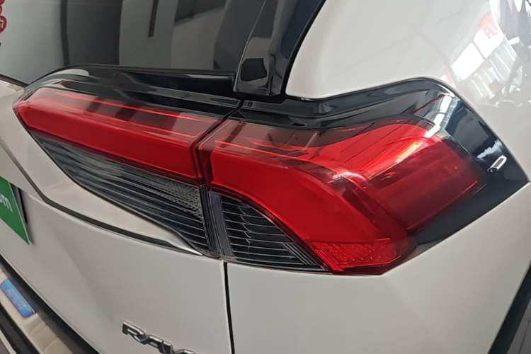 Used Toyota RAV4 2020 2.0L CVT Two-Wheel Drive Prestige Edition Right Rear Taillight