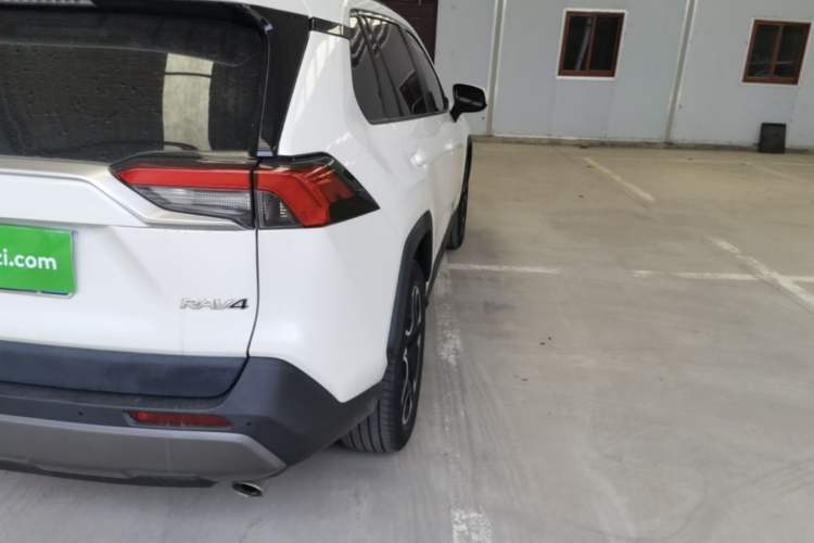Used Toyota RAV4 2020 2.0L CVT Two-Wheel Drive Prestige Edition Right Rear Taillight