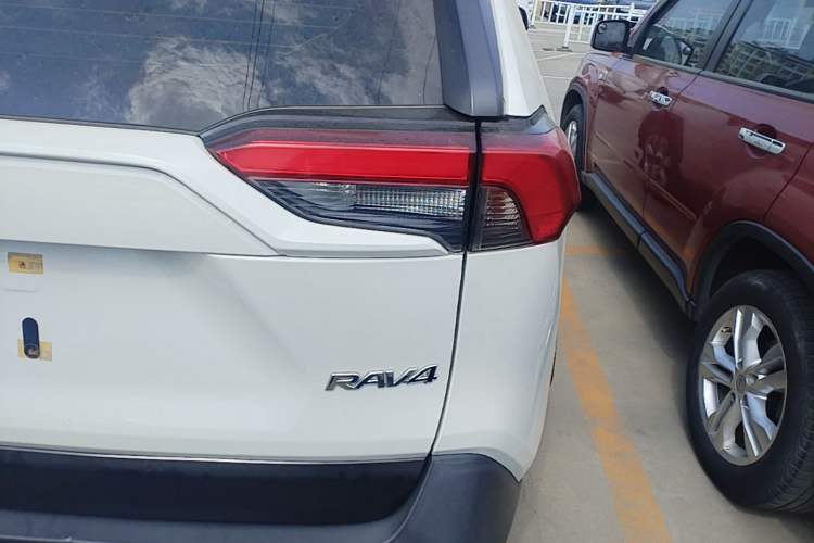 Used Toyota RAV4 2020 2.0L CVT Two-Wheel Drive Fashion PLUS Edition Right Rear Taillight