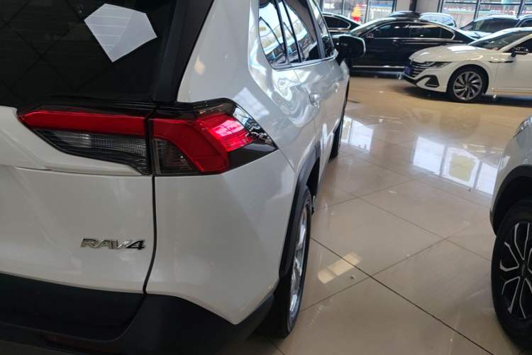 Used Toyota RAV4 2020 2.0L CVT Two-Wheel Drive Fashion Edition Right Rear Taillight
