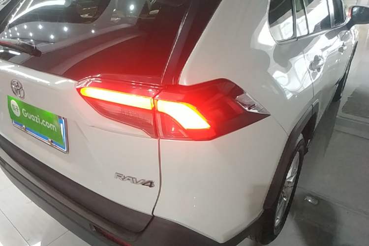 Used Toyota RAV4 2020 2.0L CVT Two-Wheel Drive Urban Edition Right Rear Taillight
