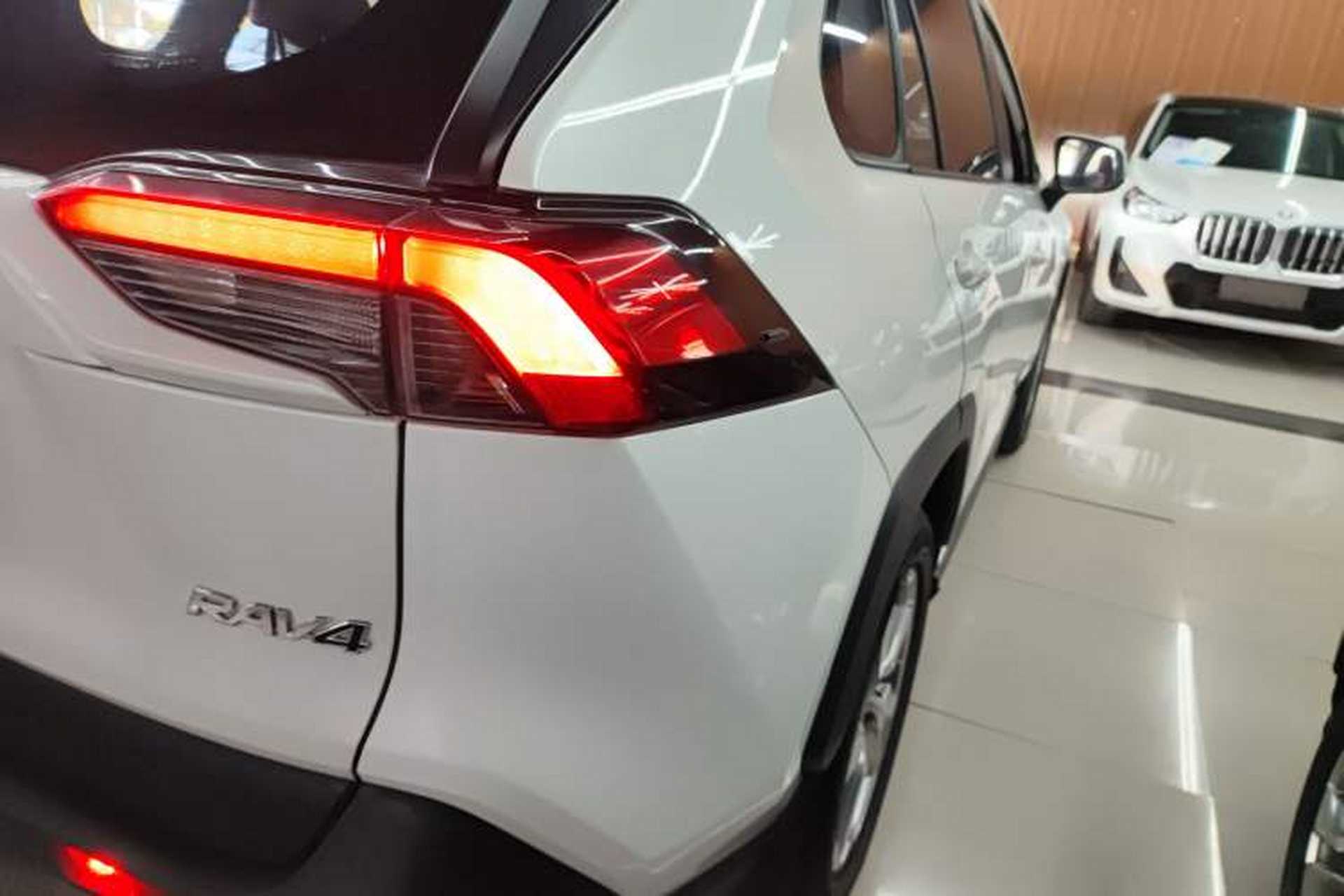 Used Toyota RAV4 2020 2.0L CVT Two-Wheel Drive Fashion Edition Right Rear Taillight