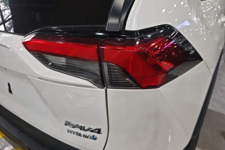 Used Toyota RAV4 2020 Dual-Engine 2.5L E-CVT 4x4 Elite PLUS Edition Right Rear Taillight