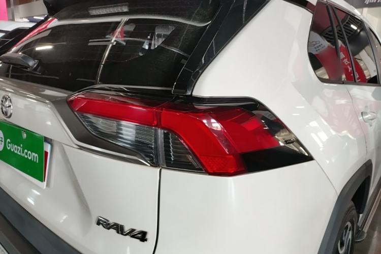 Used Toyota RAV4 2020 2.0L CVT Two-Wheel Drive Prestige Edition Right Rear Taillight