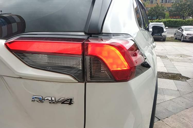 Used Toyota RAV4 2020 2.0L CVT Two-Wheel Drive Urban Edition Right Rear Taillight