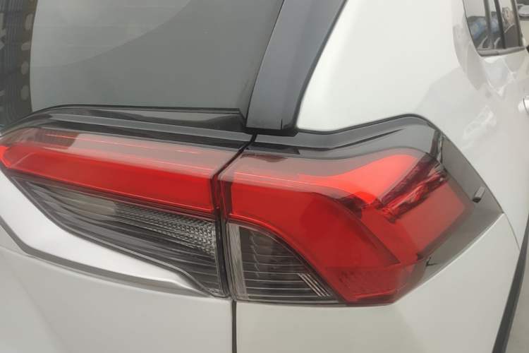 Used Toyota RAV4 2020 2.0L CVT Two-Wheel Drive Prestige Edition Right Rear Taillight