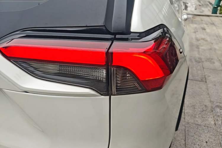 Used Toyota RAV4 2020 Dual-Engine 2.5L E-CVT Two-Wheel Drive Elite Edition Right Rear Taillight
