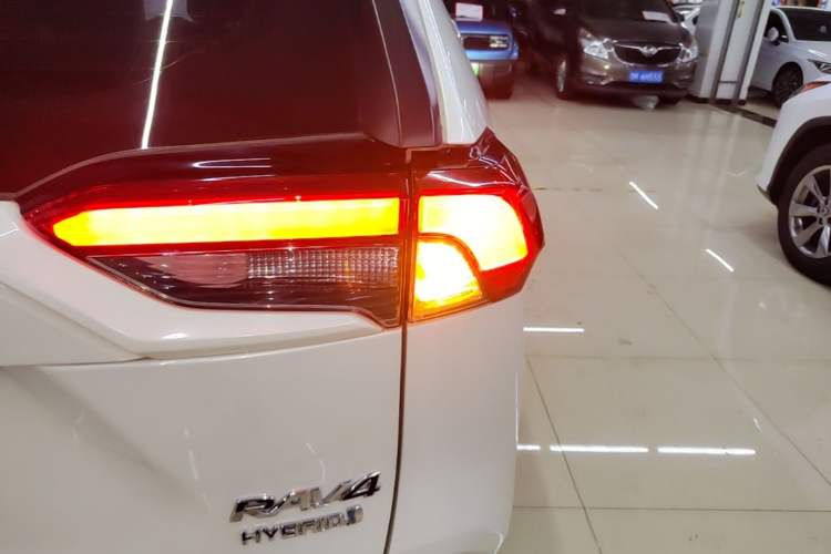 Used Toyota RAV4 2020 Dual-Engine 2.5L E-CVT 4x4 Elite PLUS Edition Right Rear Taillight