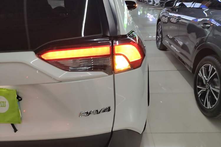 Used Toyota RAV4 2020 2.0L CVT Two-Wheel Drive Urban Edition Right Rear Taillight