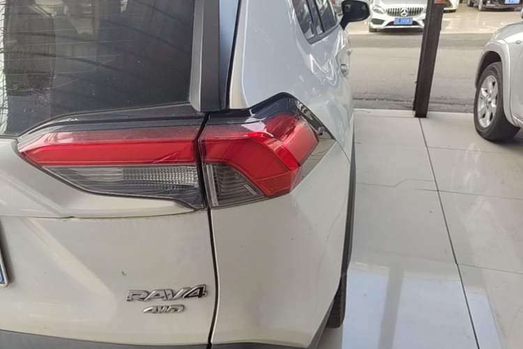 Used Toyota RAV4 2020 2.0L CVT 4x4 Trend Edition Right Rear Taillight