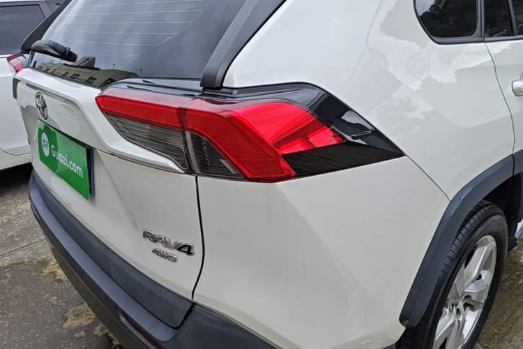 Used Toyota RAV4 2020 2.0L CVT 4x4 Trend Edition Right Rear Taillight