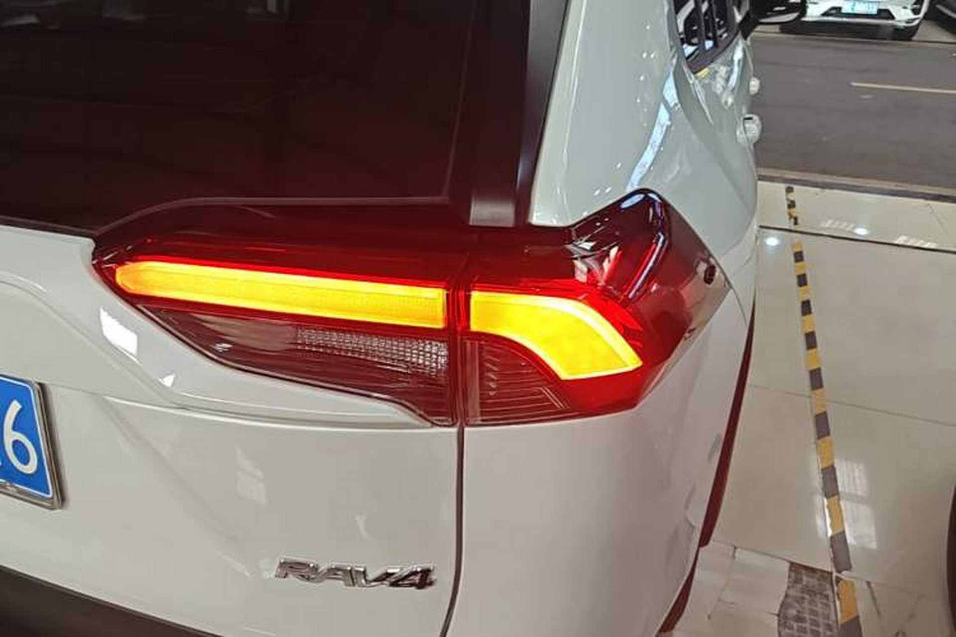 Used Toyota RAV4 2020 2.0L CVT Two-Wheel Drive Fashion Edition Right Rear Taillight
