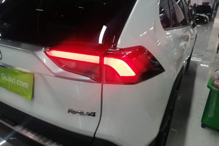 Used Toyota RAV4 2020 2.0L CVT Two-Wheel Drive Prestige Edition Right Rear Taillight
