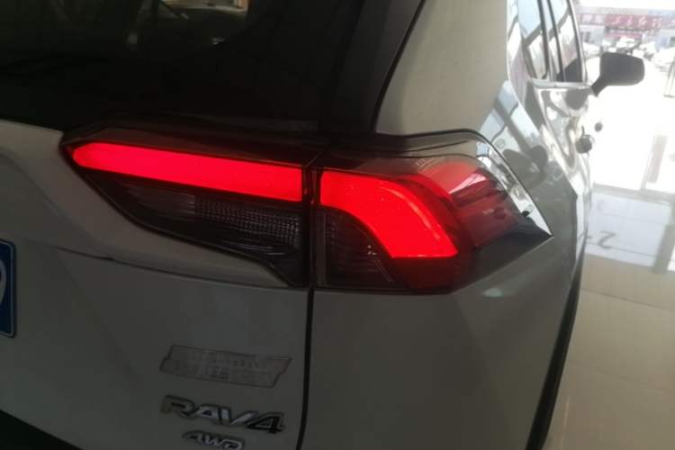 Used Toyota RAV4 2020 2.0L CVT 4x4 Trend Edition Right Rear Taillight