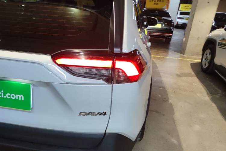 Used Toyota RAV4 2020 2.0L CVT Two-Wheel Drive Fashion PLUS Edition Right Rear Taillight