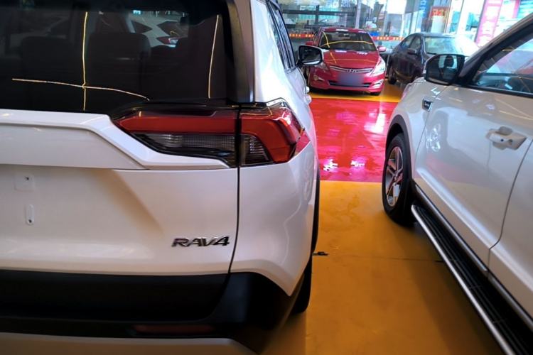 Used Toyota RAV4 2020 2.0L CVT Two-Wheel Drive Fashion Edition Right Rear Taillight