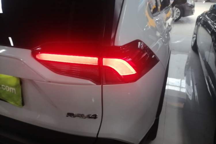 Used Toyota RAV4 2020 2.0L CVT Two-Wheel Drive Fashion PLUS Edition Right Rear Taillight