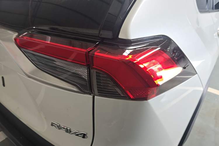 Used Toyota RAV4 2020 2.0L CVT Two-Wheel Drive Prestige Edition Right Rear Taillight