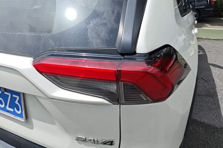 Used Toyota RAV4 2020 2.0L CVT Two-Wheel Drive Fashion Edition Right Rear Taillight