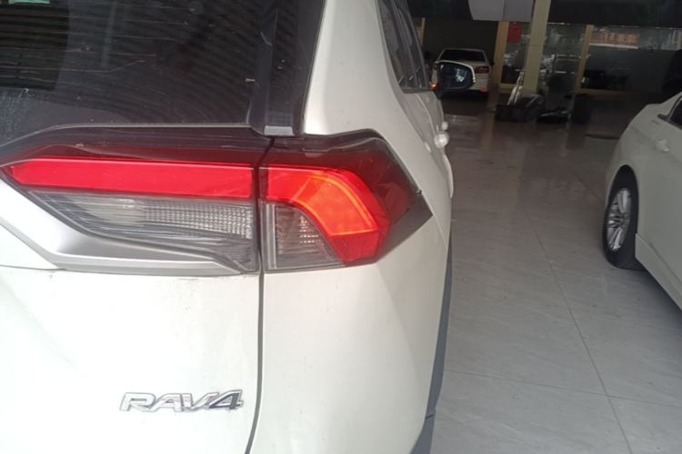 Used Toyota RAV4 2020 2.0L CVT Two-Wheel Drive Prestige Edition Right Rear Taillight