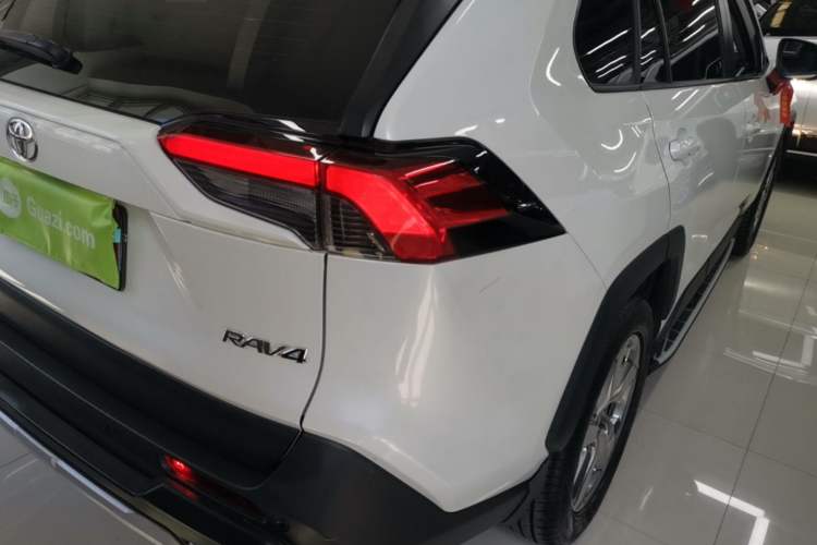Used Toyota RAV4 2020 2.0L CVT Two-Wheel Drive Fashion PLUS Edition Right Rear Taillight