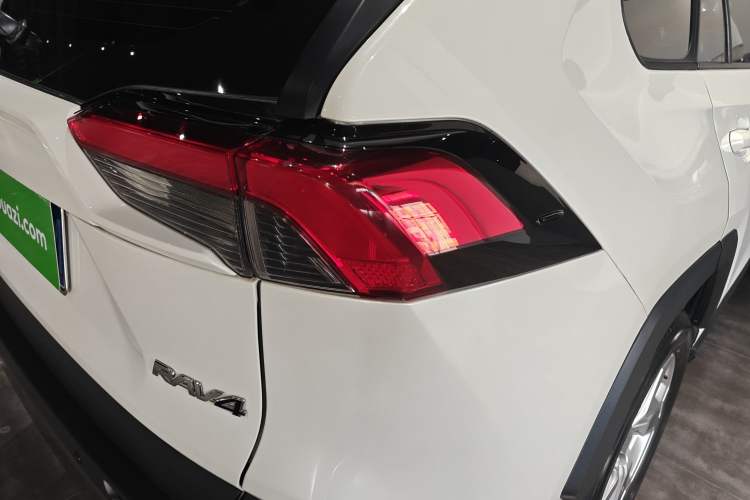 Used Toyota RAV4 2020 2.0L CVT Two-Wheel Drive Fashion Edition Right Rear Taillight